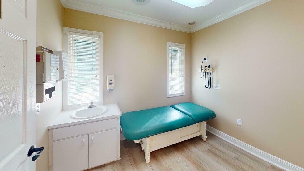 More Photos Of 2103 Jenks Ave, Panama City Medical For Lease