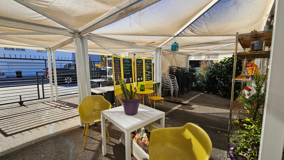 More Photos Of 2406-2408 Wilshire Blvd, Santa Monica Restaurant For Lease