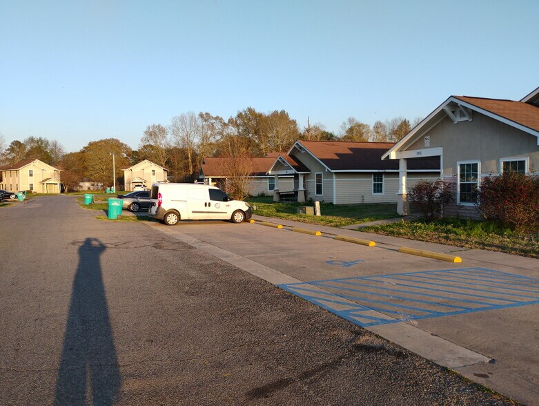 More Photos Of 1870 Marshall Frank Dr, Ville Platte Apartments For Sale