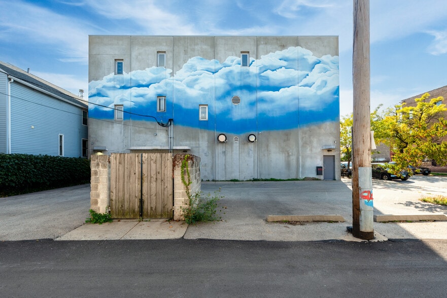 More Photos Of 2058 W Grand Ave, Chicago Loft Creative Space For Sale