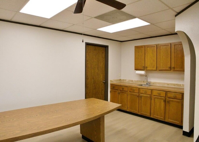 More Photos Of 9818 Whithorn Dr, Houston Office For Sale