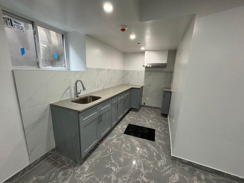 More Photos Of 60-11 60th St, Flushing Specialty For Lease