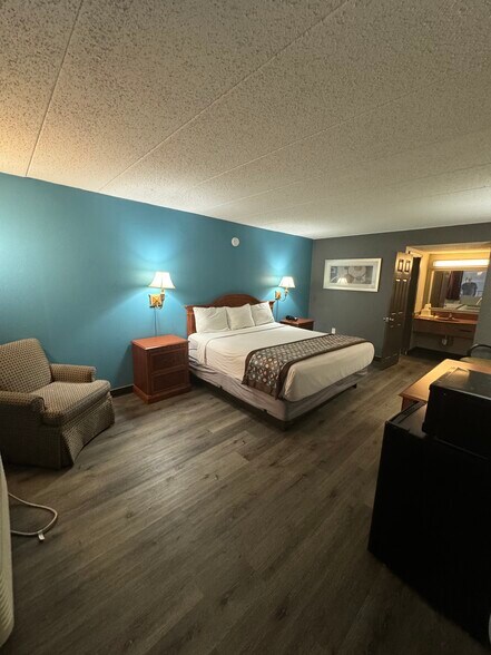 More Photos Of 1100 Lumiere Place Blvd, Saint Louis Hotel For Sale