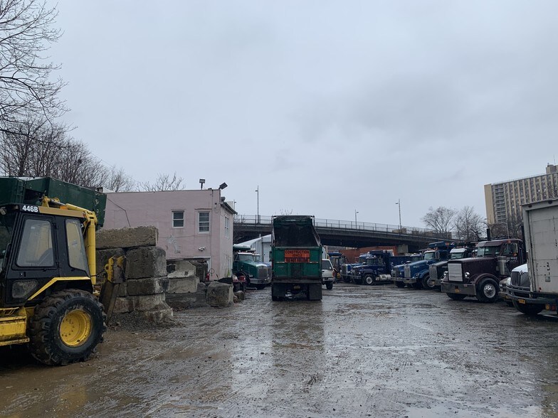 More Photos Of 63 E 1st St, Mount Vernon Land For Lease