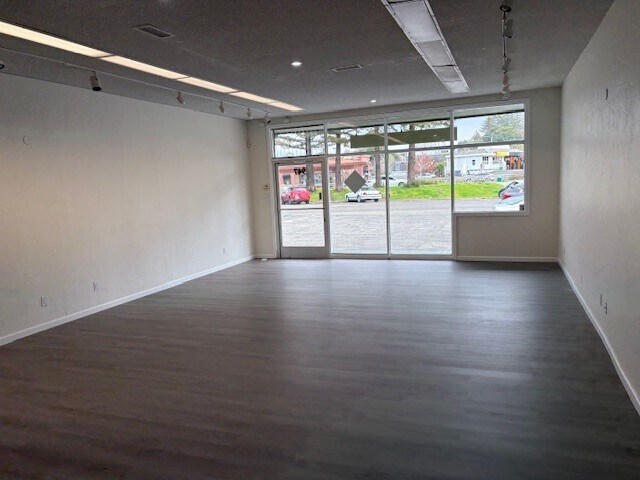 More Photos Of 947-959 Front St, Novato General Retail For Lease