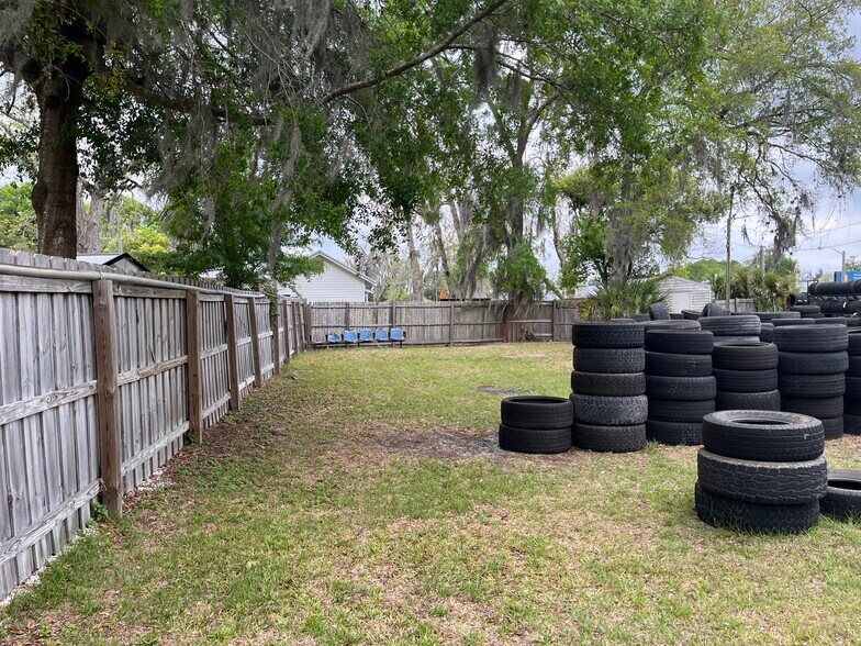 More Photos Of 207 N Temple Ave, Starke Auto Repair For Sale