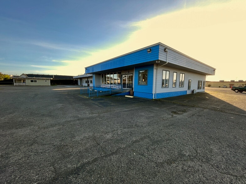 Primary Photo Of 1900 Central Ave, Mckinleyville Auto Dealership For Sale