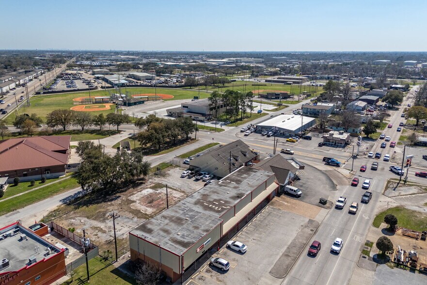 More Photos Of 2905 Southmore Ave, Pasadena Freestanding For Lease