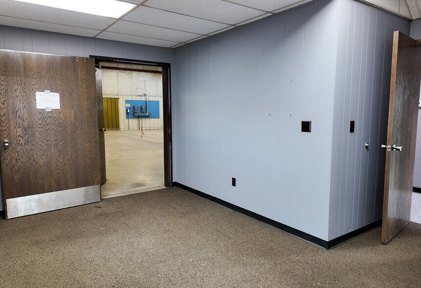 More Photos Of 1409 N K Ave, Sioux Falls Warehouse For Sale