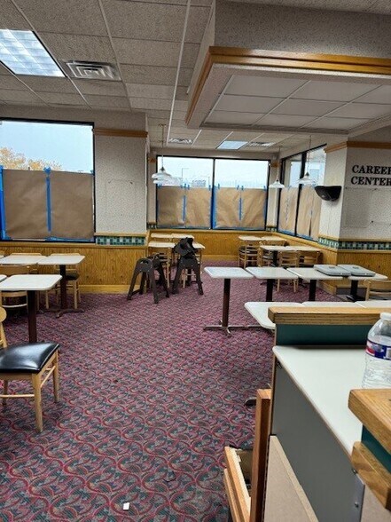 More Photos Of 195 S Columbine Ct, Parachute Fast Food For Sale