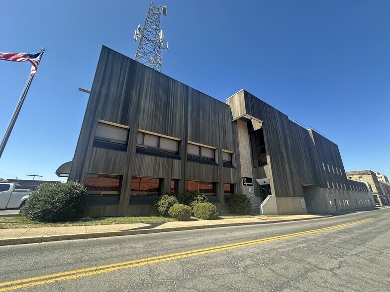 More Photos Of 112 6th St, Bristol Telecom Hotel Data Hosting For Sale