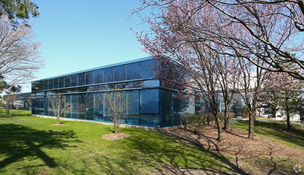 More Photos Of 500 W Algonquin Rd, Mount Prospect Flex For Sale