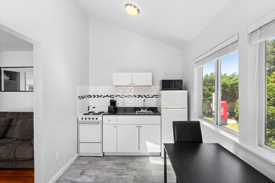 More Photos Of 72 Foster Ave, Hampton Bays Hotel For Sale