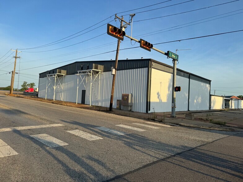 Primary Photo Of 306 S Bonner St, Jacksonville General Retail For Sale