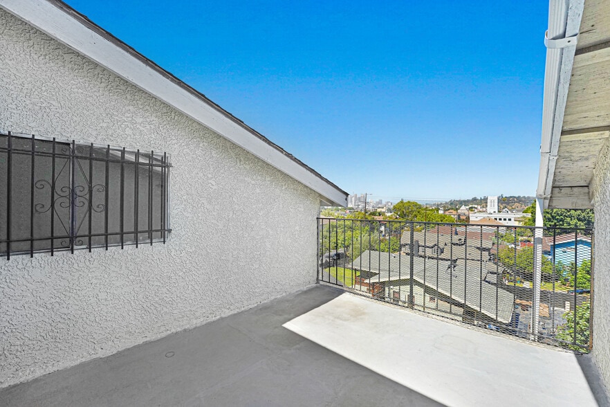 More Photos Of 2505 Hancock St, Los Angeles Apartments For Sale