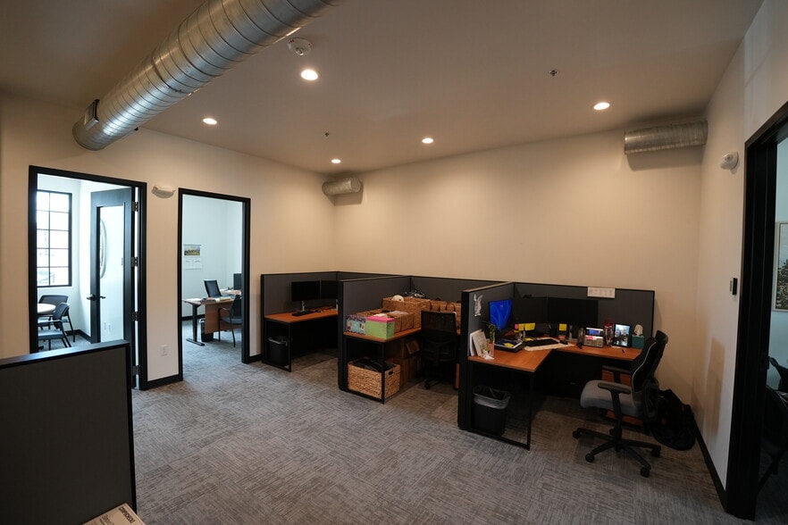 More Photos Of 827-833 E Pioneer Rd, Draper Loft Creative Space For Sale