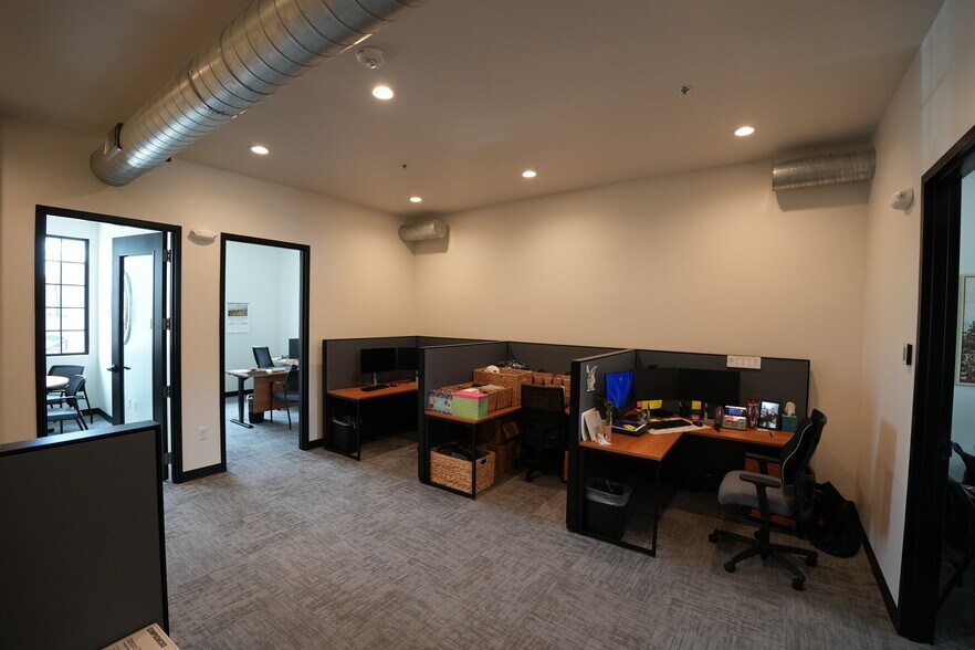 More Photos Of 827-833 E Pioneer Rd, Draper Loft Creative Space For Sale