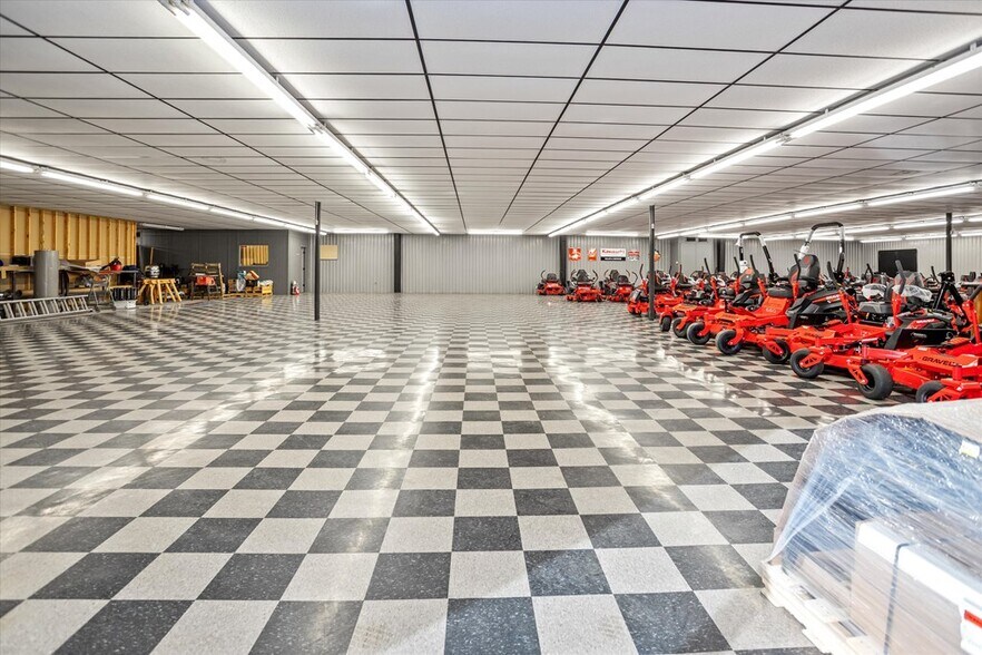 More Photos Of 101 S US Highway 69, Huntington Department Store For Sale
