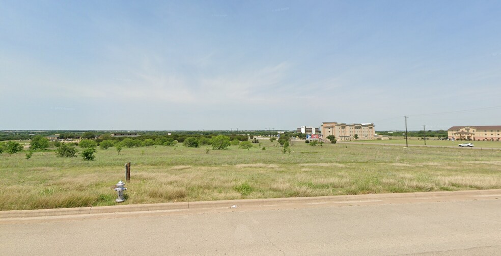 More Photos Of 1991 W Henderson St, Cleburne Land For Sale