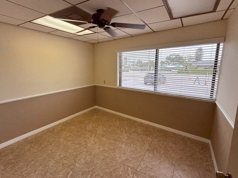 More Photos Of 5050 Gulf Blvd, Saint Petersburg Storefront For Lease