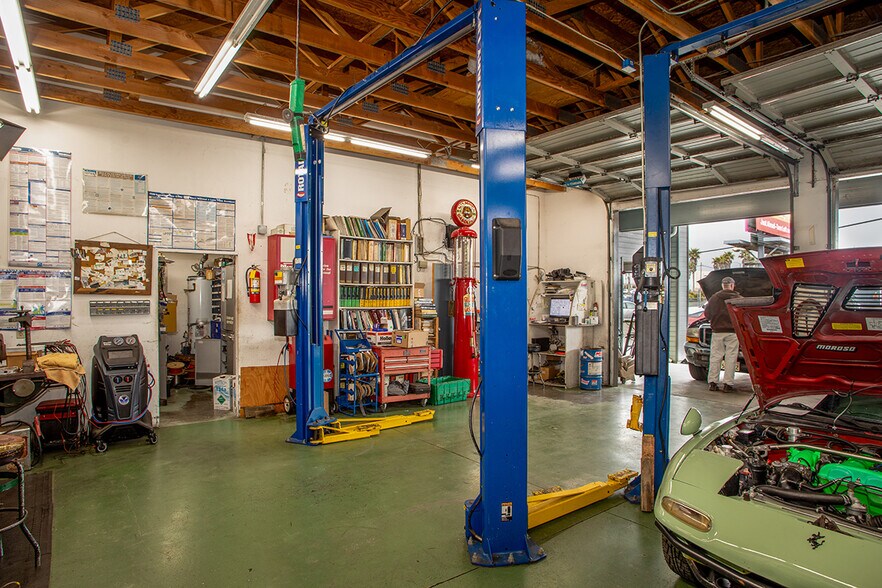 More Photos Of 1314 Broadway, Eureka Auto Repair For Sale
