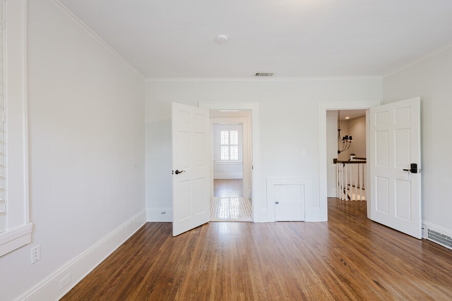 More Photos Of 1814 Euclid Ave, Charlotte Office For Lease