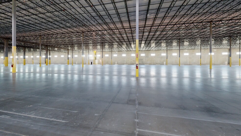 More Photos Of 6100 N Stemmons Fwy, Sanger Unknown For Lease