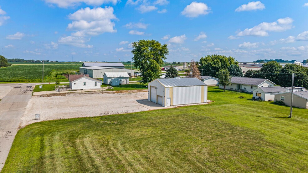 More Photos Of 1626 Dearborn St, Ellsworth Industrial For Sale