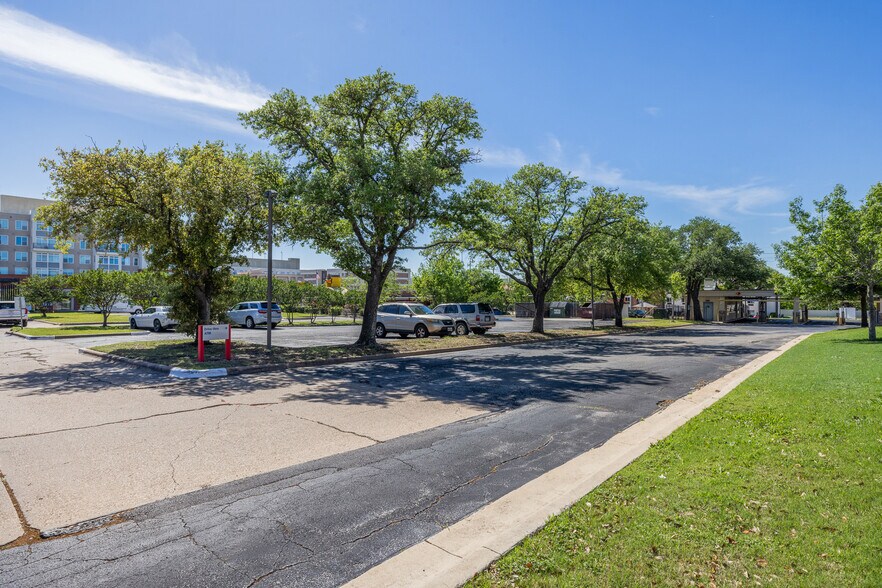 More Photos Of 111 University Dr E, College Station Office For Sale
