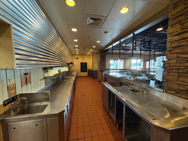 More Photos Of 4875 28th St SE, Grand Rapids Restaurant For Lease