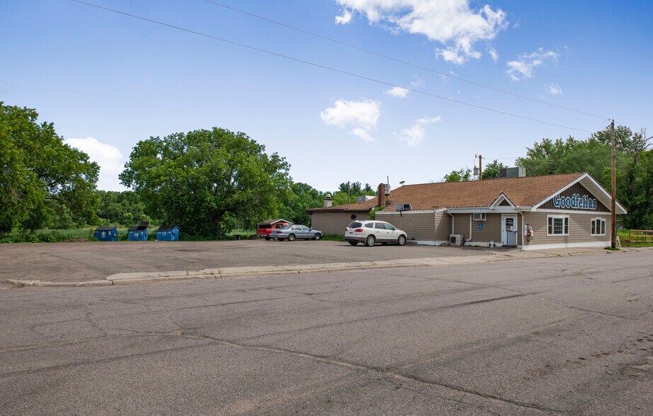 More Photos Of 14351 NE 78th St, Foley Restaurant For Sale