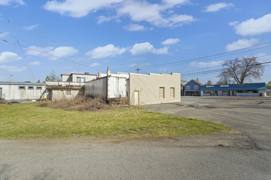 More Photos Of 178 Columbia Tpke, Rensselaer Auto Repair For Sale