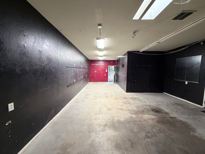 More Photos Of Gage Ave, Bell Warehouse For Lease