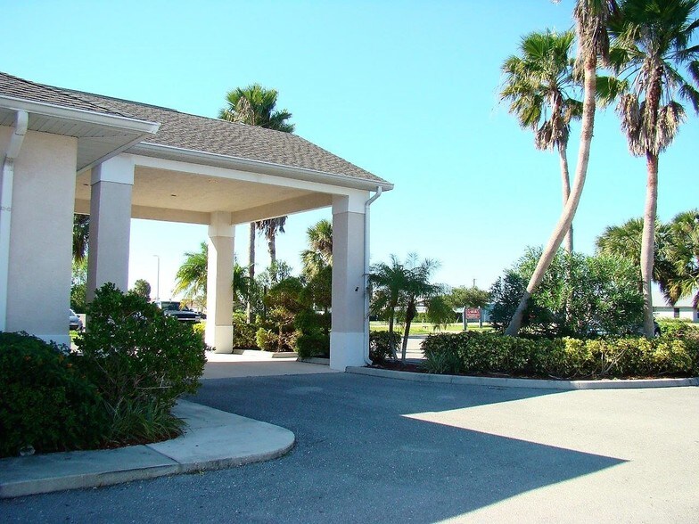 More Photos Of 332 SW 32nd St, Okeechobee Medical For Sale