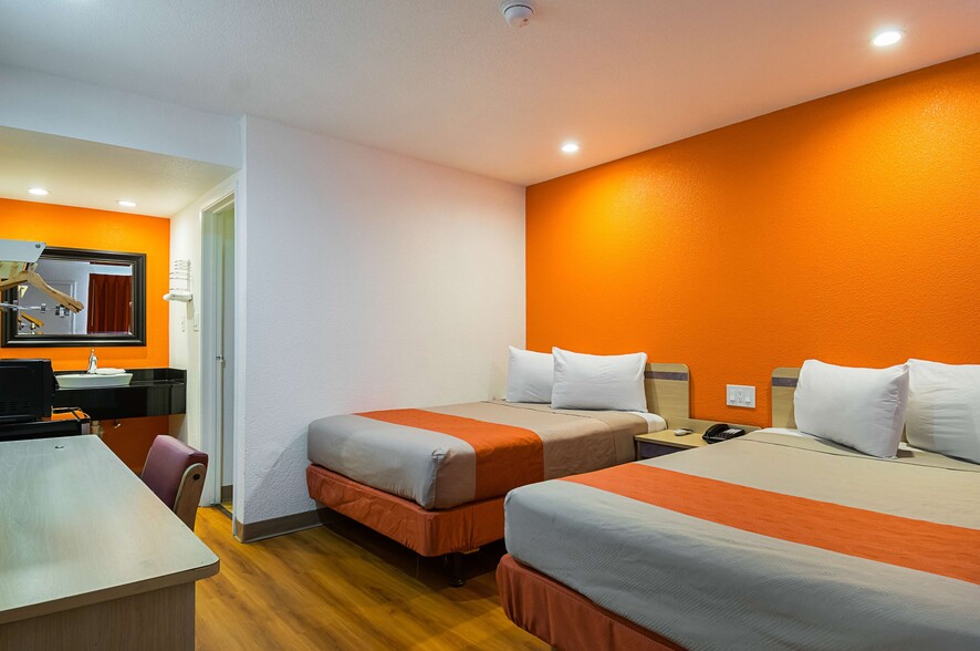 More Photos Of 14685 Warren St, Lost Hills Hotel For Sale