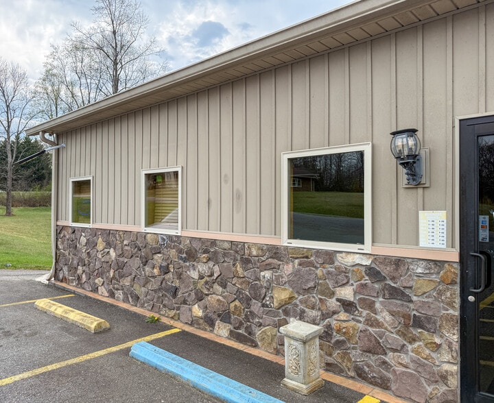 Primary Photo Of 40 Sallys Ridge Rd, Henry Restaurant For Sale