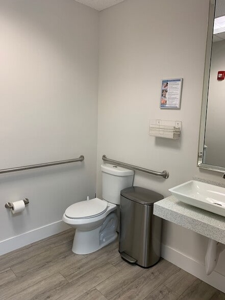 More Photos Of 2731 Executive Park Dr, Weston Medical For Lease