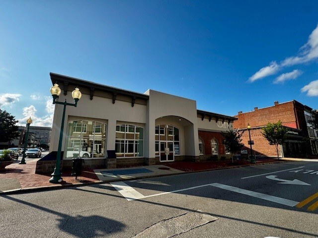 More Photos Of 620 Virginia St E, Charleston Bank For Lease