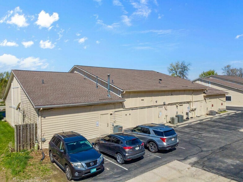 More Photos Of 1121 S Rangeline Rd, Carmel Storefront For Lease