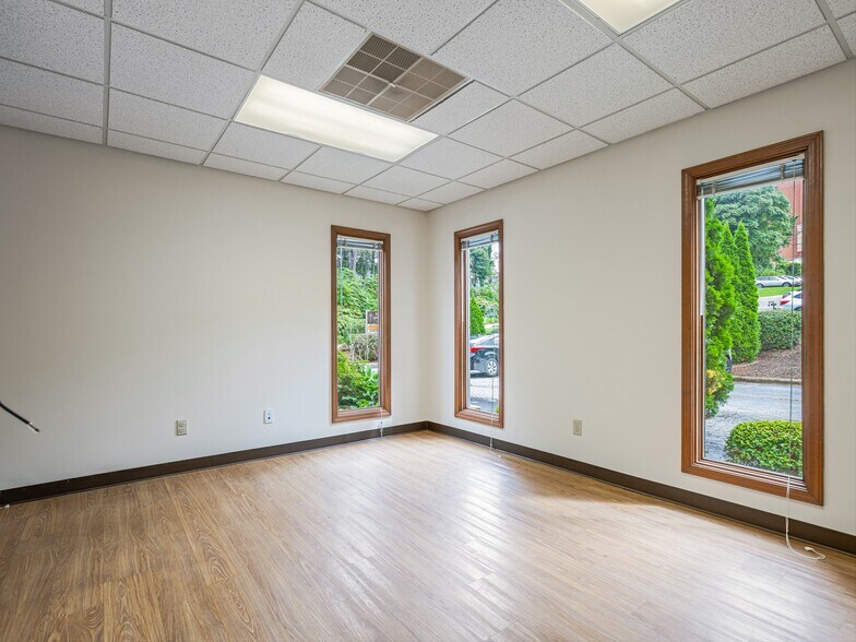 More Photos Of 6 Brooklet St, Asheville Medical For Lease