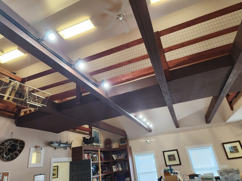 More Photos Of 16 Concord Hill Rd, Pittsfield Office For Sale