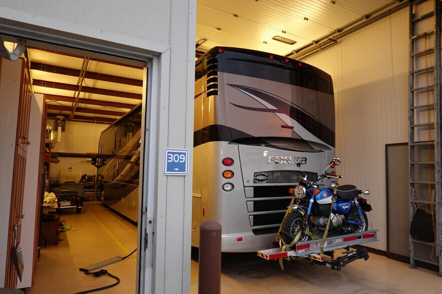 More Photos Of 3656 Stagecoach Rd, Longmont Warehouse For Sale