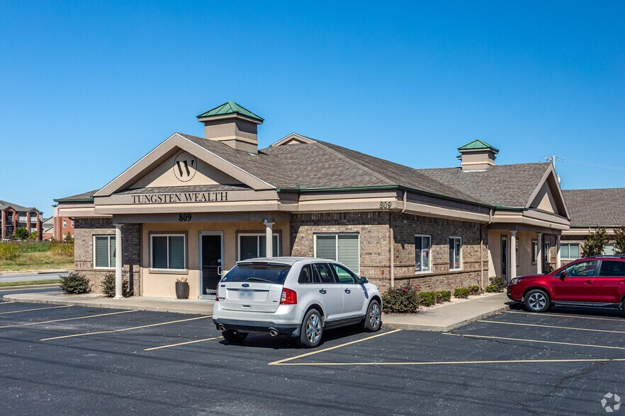 More Photos Of 2709 SE I St, Bentonville Unknown For Lease