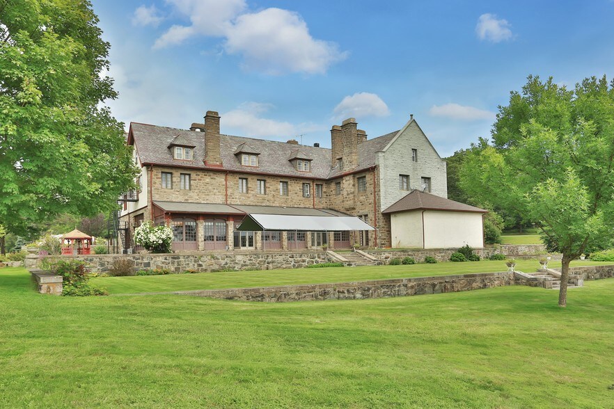 More Photos Of 150 Sister Servants Ln, Sloatsburg Lodge Meeting Hall For Sale