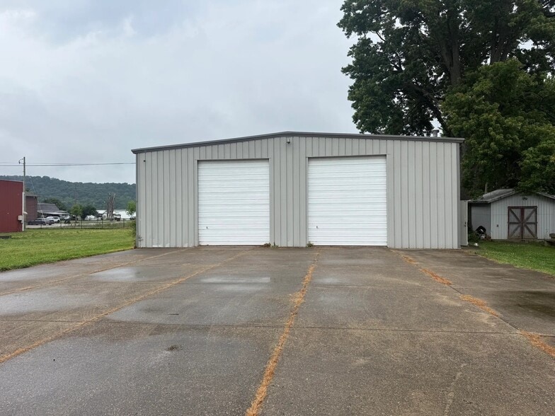 More Photos Of 211 Roberta Dr, Warsaw Warehouse For Sale