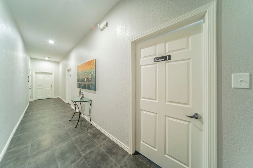 More Photos Of 1001 Glade Rd, Colleyville Medical For Lease