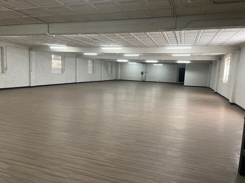 More Photos Of 2441 W Baltimore St, Baltimore Warehouse For Lease