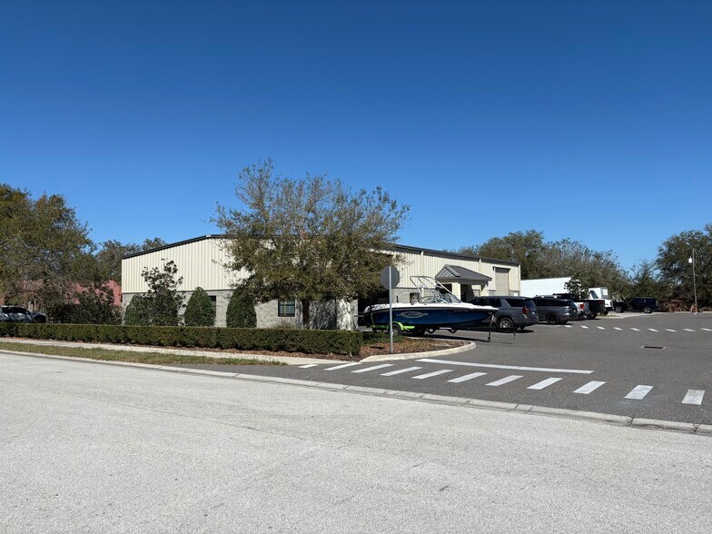 More Photos Of 400 Gordon St, Sanford Flex For Lease