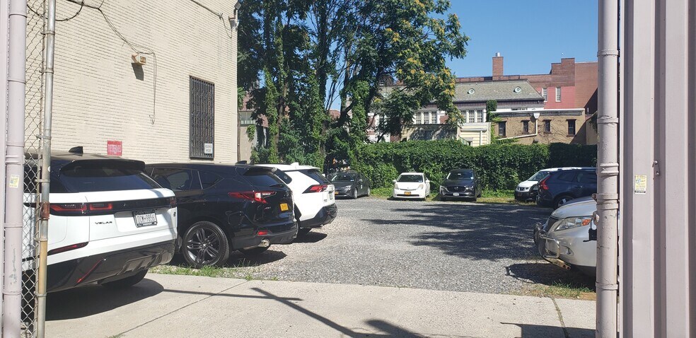 More Photos Of 40-29 27th St, Long Island City Warehouse For Lease