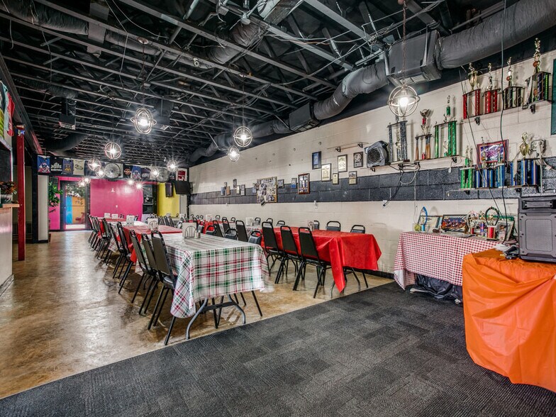 More Photos Of 226 E Fest St, San Antonio Restaurant For Sale